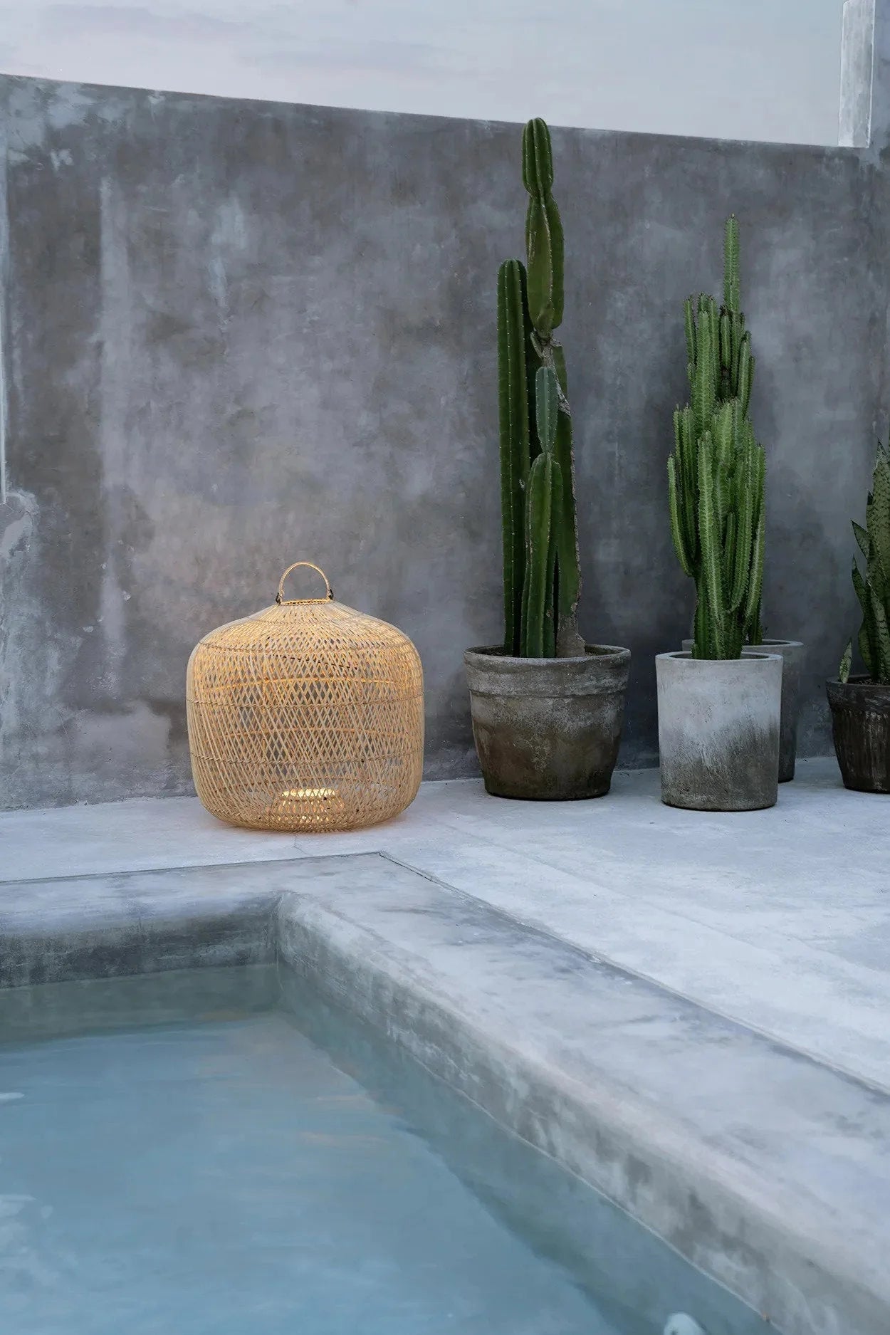 Suspension en rotin tressé naturel forme sphérique – Ø60 cm