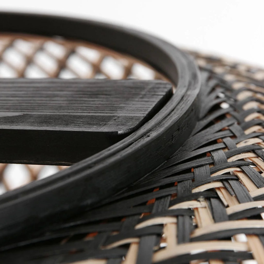 Panier en rotin tressé noir et clair oval de Ø60 cm pour décoration naturelle