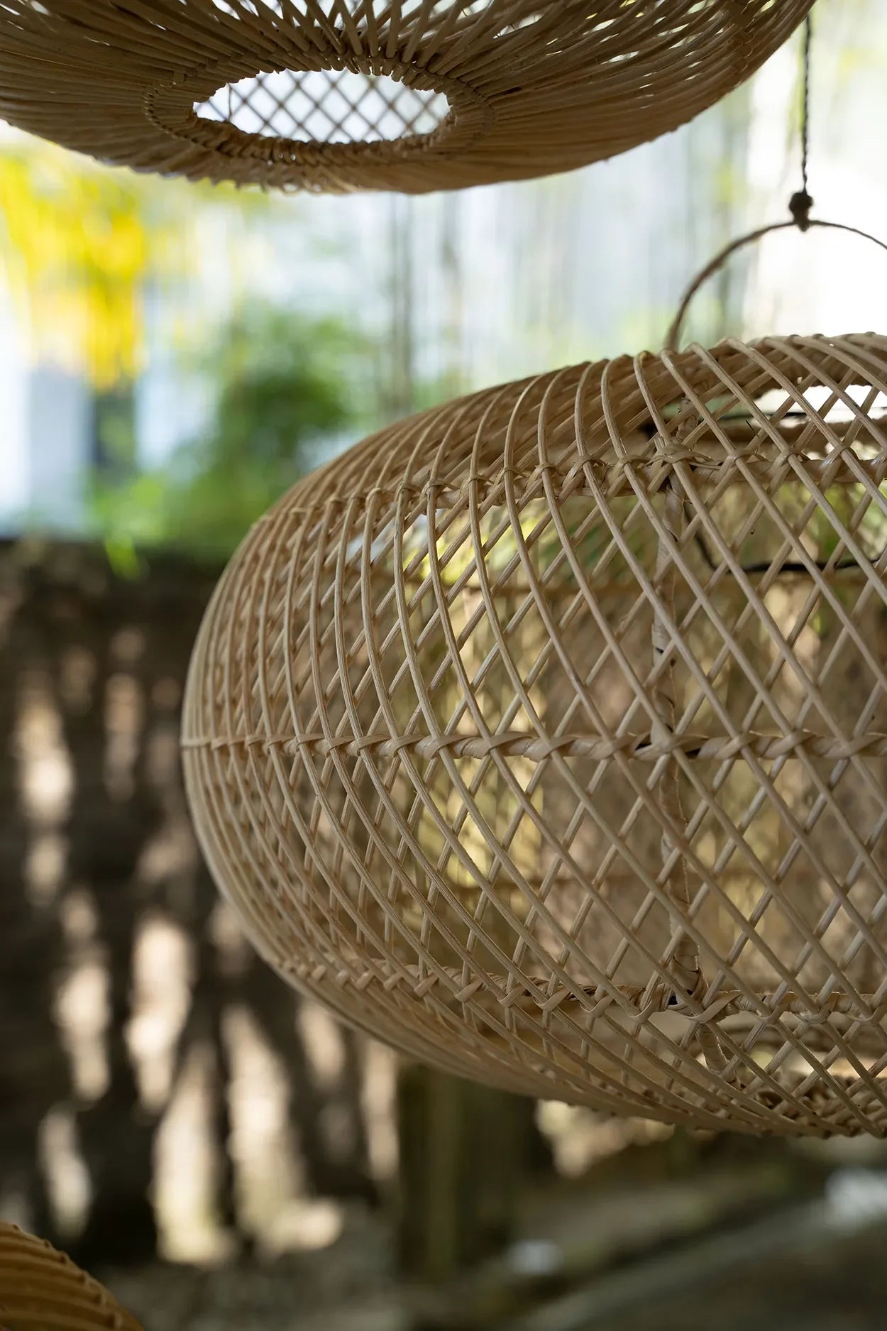 Suspension sphère en rotin naturel de 50 cm, luminaire suspendu en rotin tressé