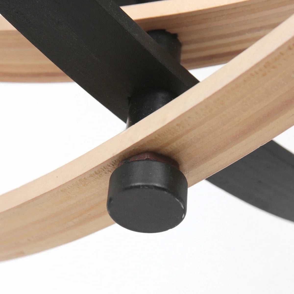 Suspension sphérique en bois et métal noir avec cerceaux entrelacés Ø45 cm