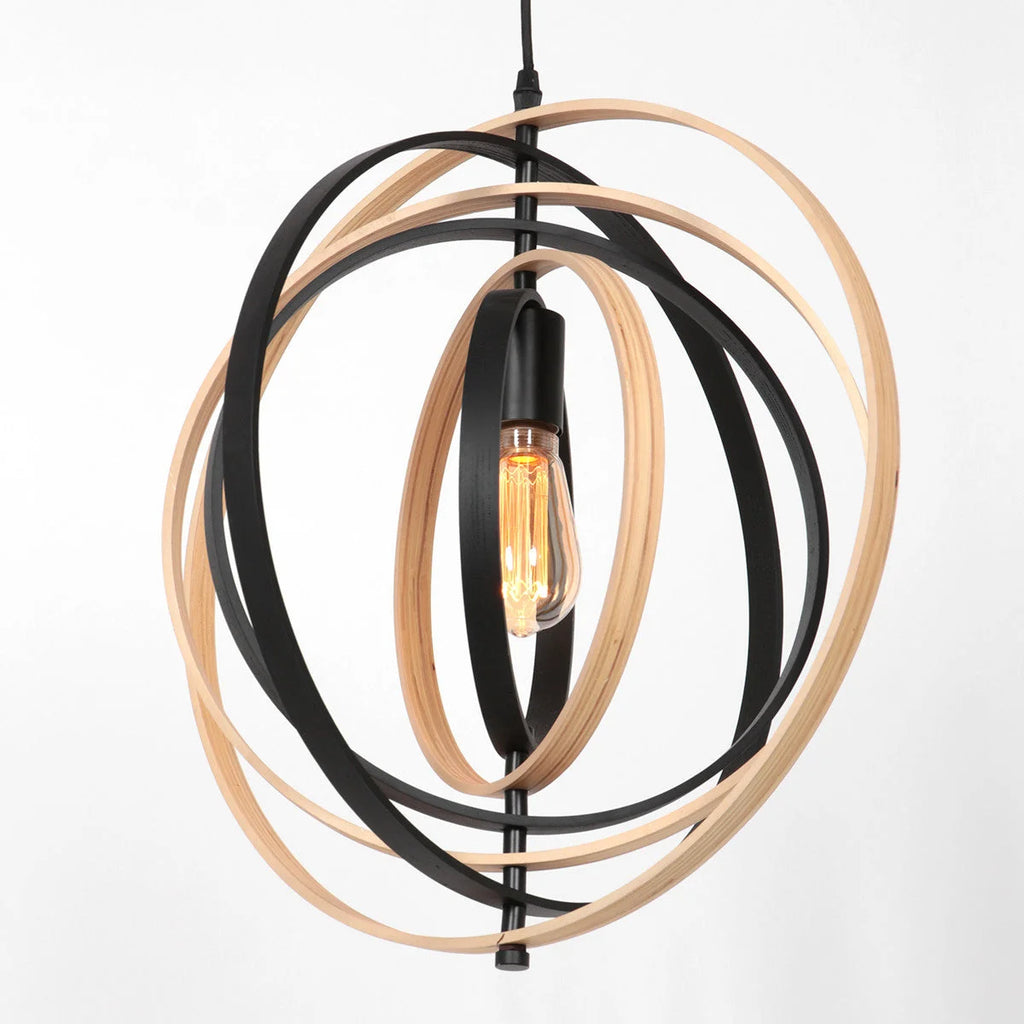 Suspension sphérique en bois et métal noir avec cerceaux entrelacés, diamètre 45 cm