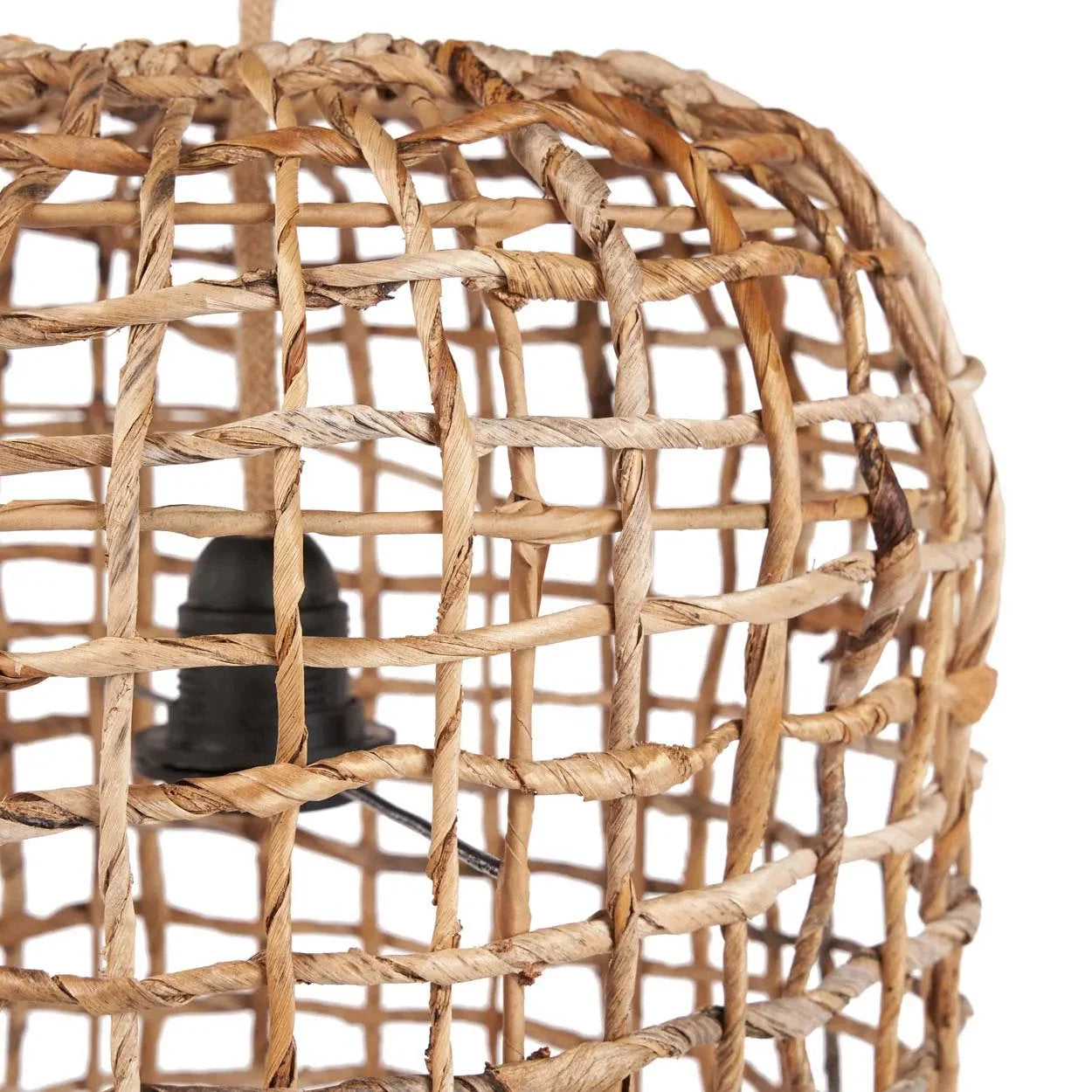 Suspension tressée en feuilles de bananier naturelle forme capsule ajourée – H57 cm