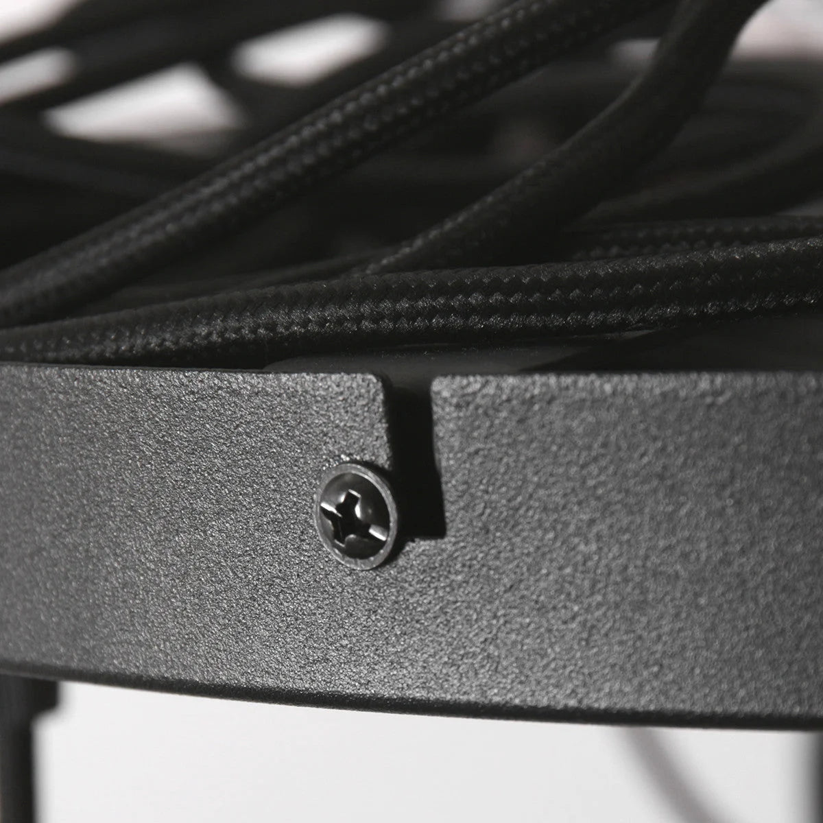 Cadre en métal noir avec vis pour suspension en verre ambré et laiton multiglobes