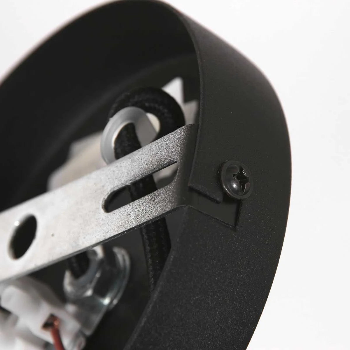 Suspension en verre ambré et métal doré avec ampoule visible – Ø20 cm