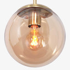 Suspension en verre ambré et métal doré avec ampoule visible – Ø20 cm