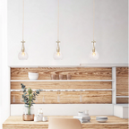 Suspension en verre taillé transparent et laiton doré avec trois pendentifs en forme de goutte