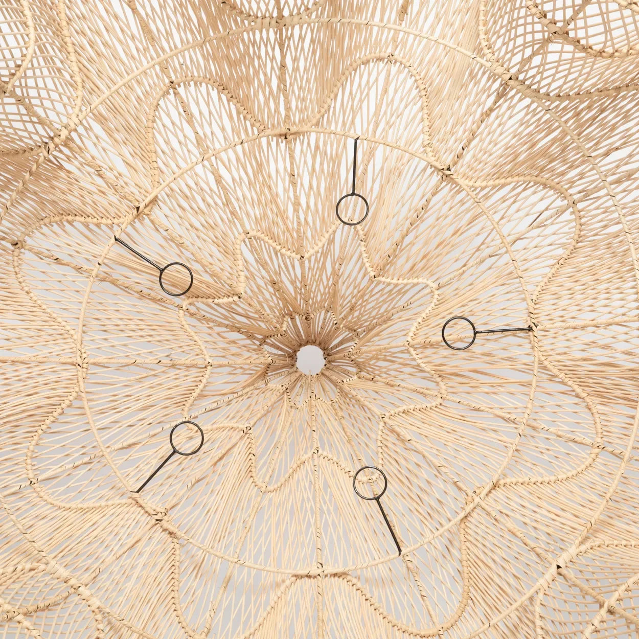 Projecteur en rotin naturel tressé avec boucles métalliques de suspension XXL de 150x100 cm