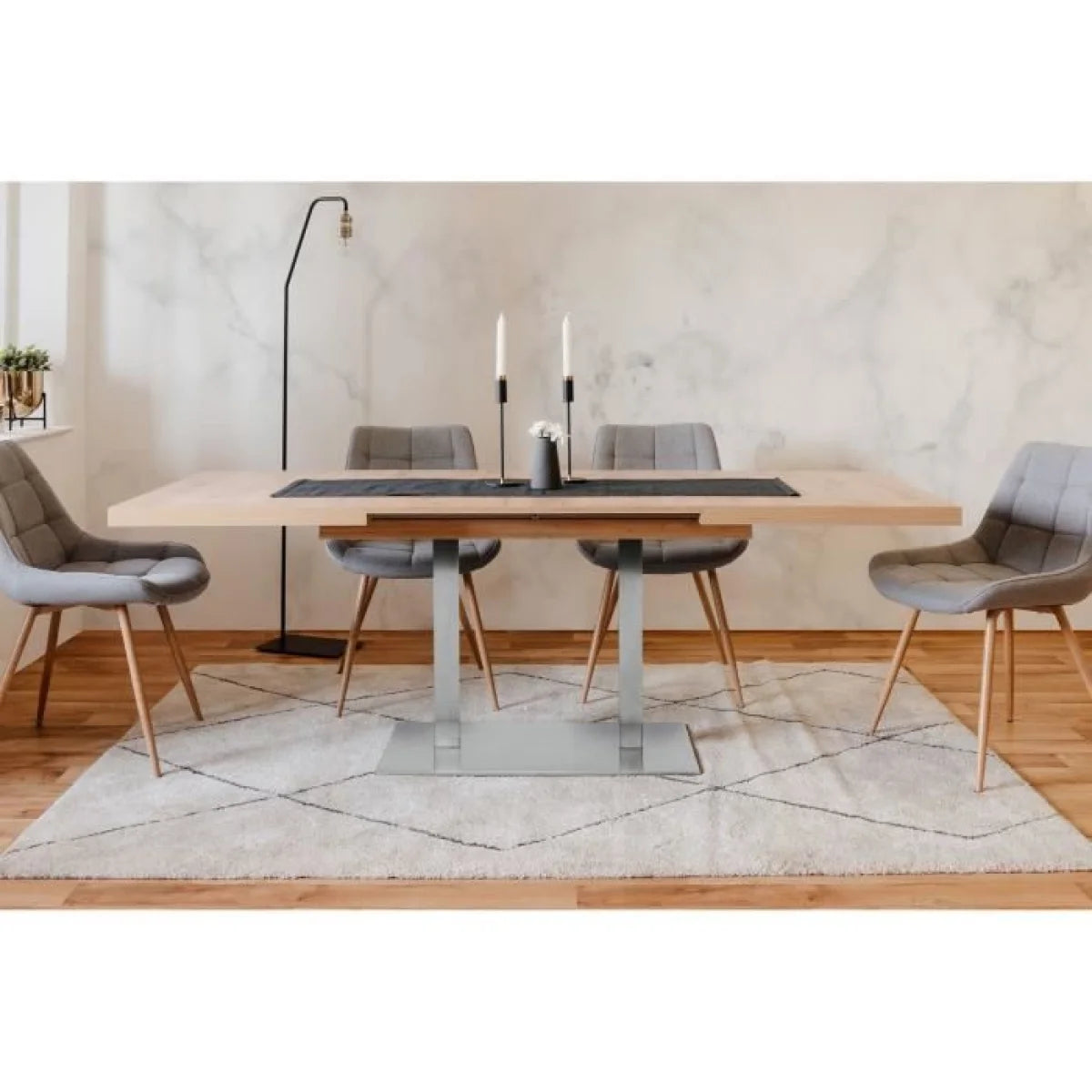 Table à manger rectangulaire à rallonge en bois clair et métal brossé, gris moderne