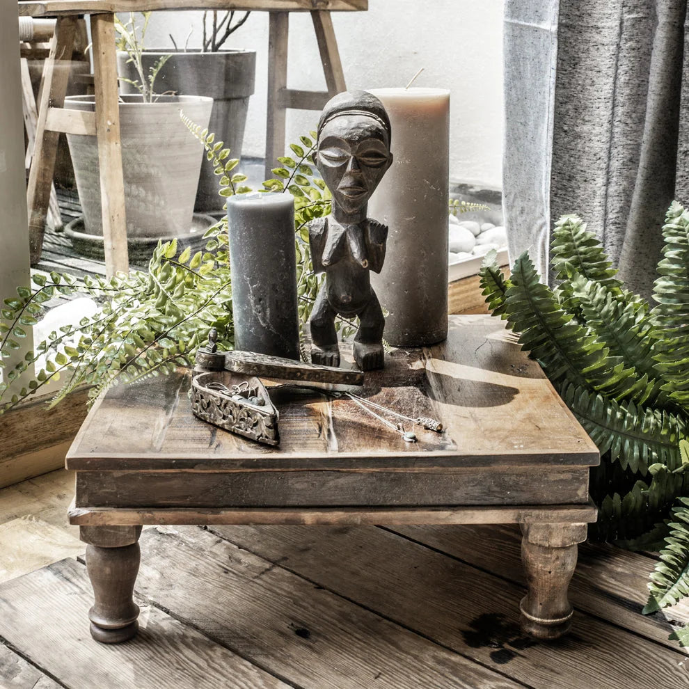 Statue tribale africaine en bois gris foncé sculpté, yeux fermés