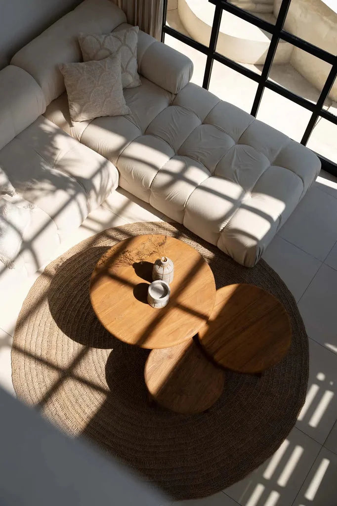 Intérieur moderne de salon avec La table basse Fusuma élégante et contemporaine