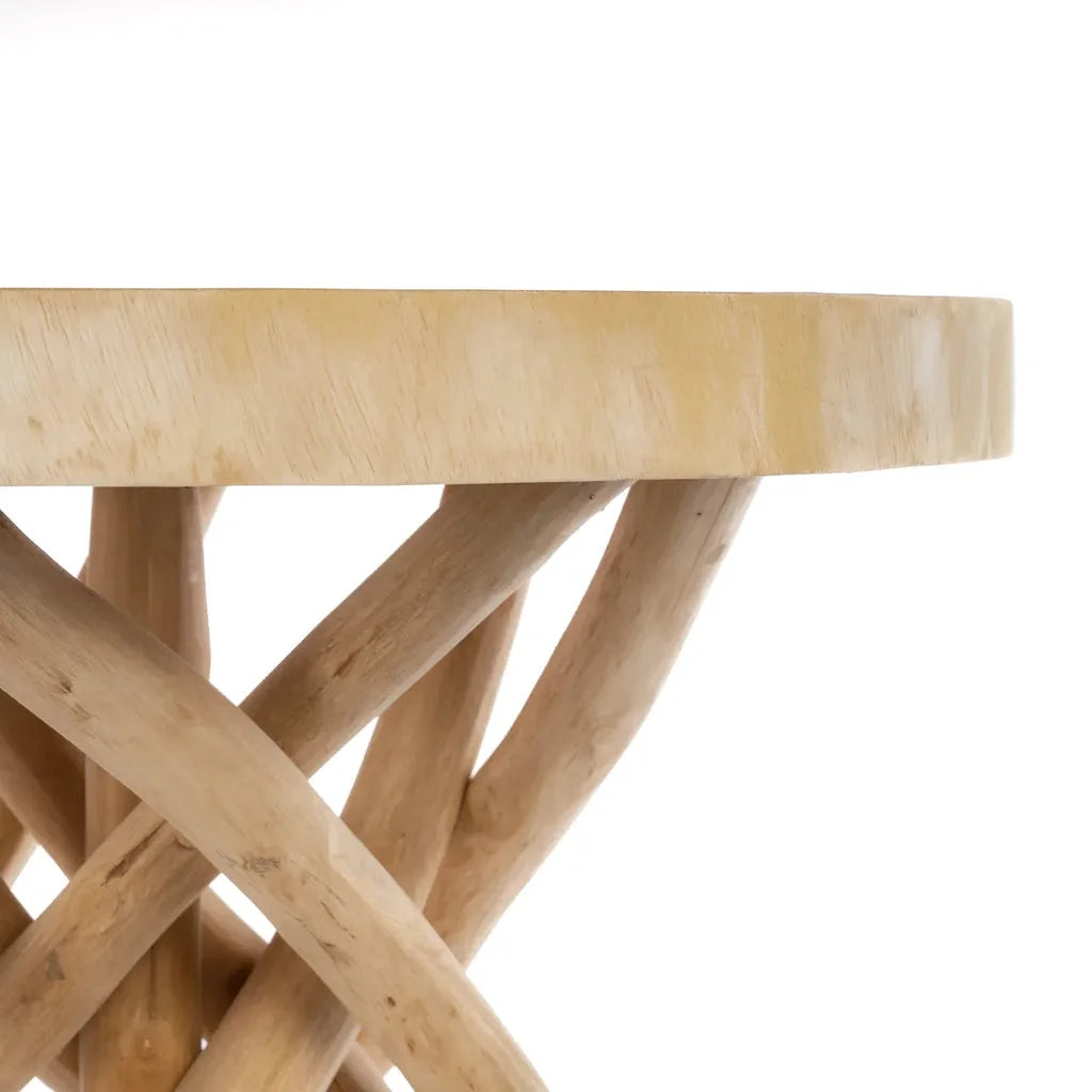 Table basse Gili en bois avec base en brindille pour un style naturel et élégant