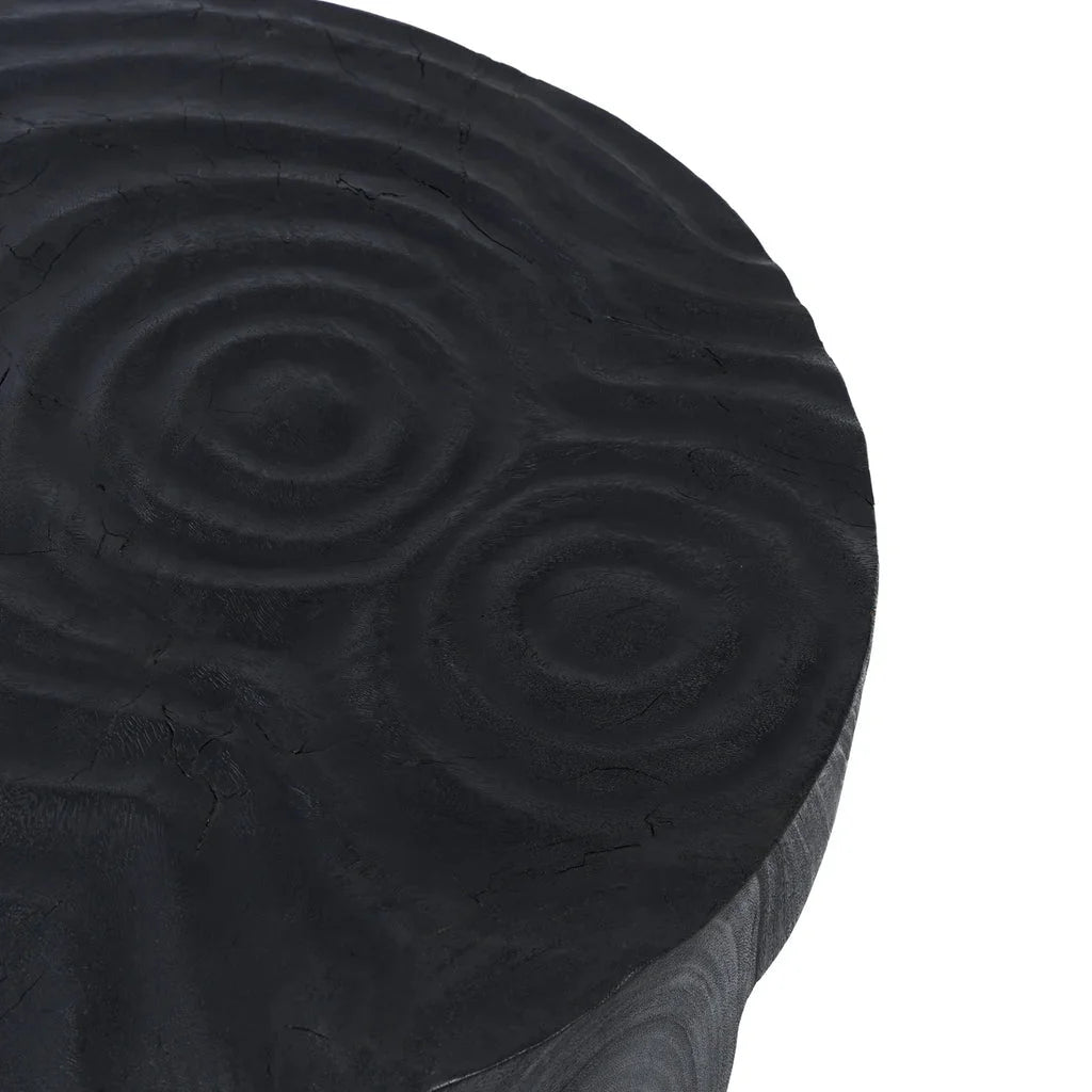Table basse Madero Noir avec surface ronde noire en bois à grain naturel