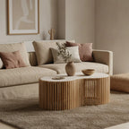 Table basse organique en bois clair ajouré et marbre beige, 93x54 cm