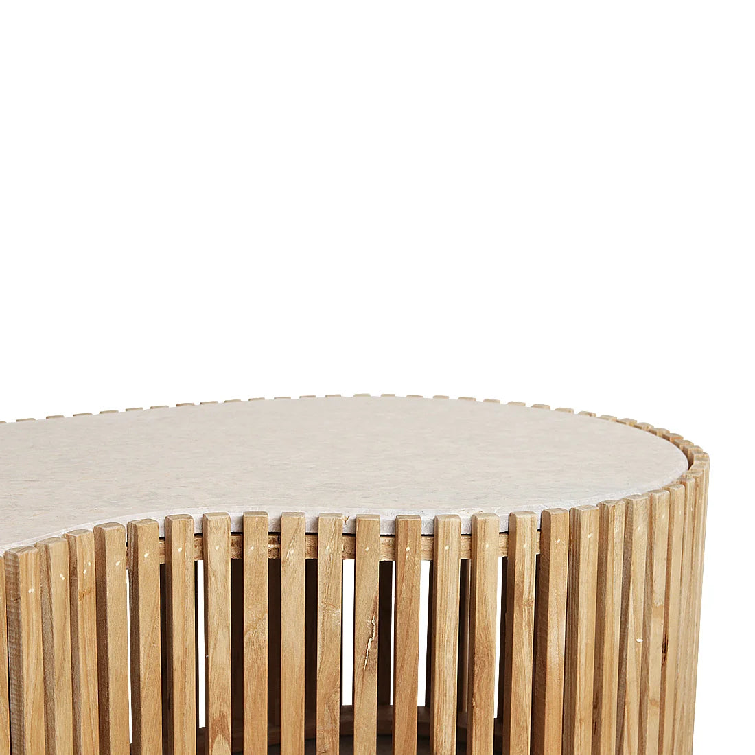Table basse organique en marbre beige et bois clair ajouré 93x54 cm