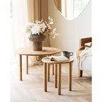 Deux tables d’appoint rondes en bois de chêne naturel pour salon, Ø70 cm