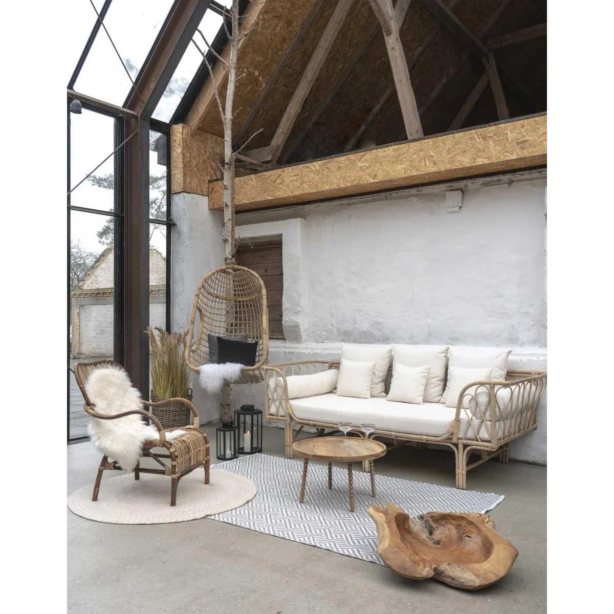 Table basse ronde en bois de manguier clair avec pieds perles Ø60 cm