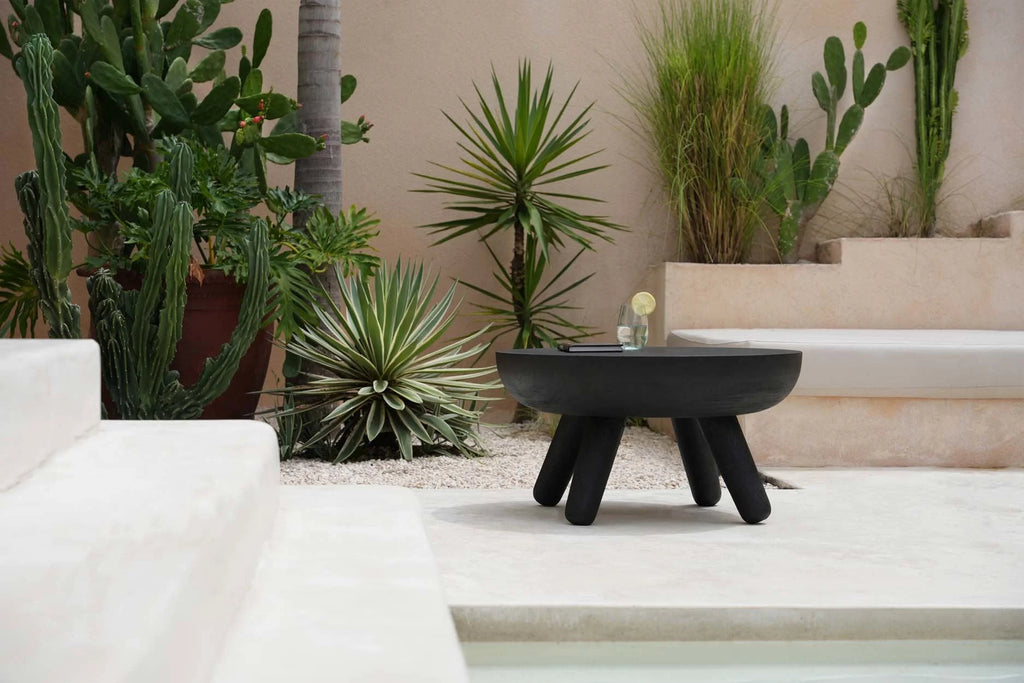 Table basse ronde en bois noir texturé – Ø78 cm