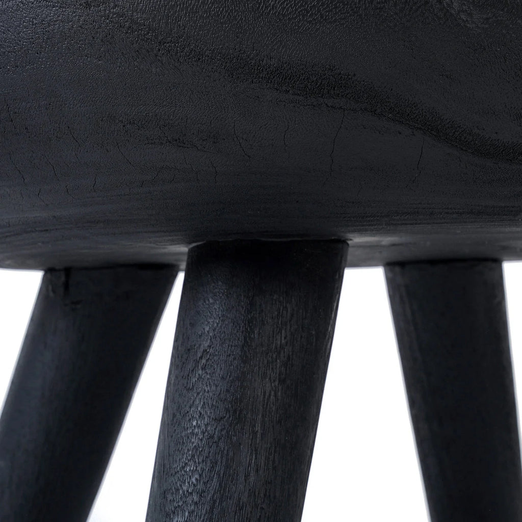 Table basse ronde en bois noir texturé – Ø78 cm