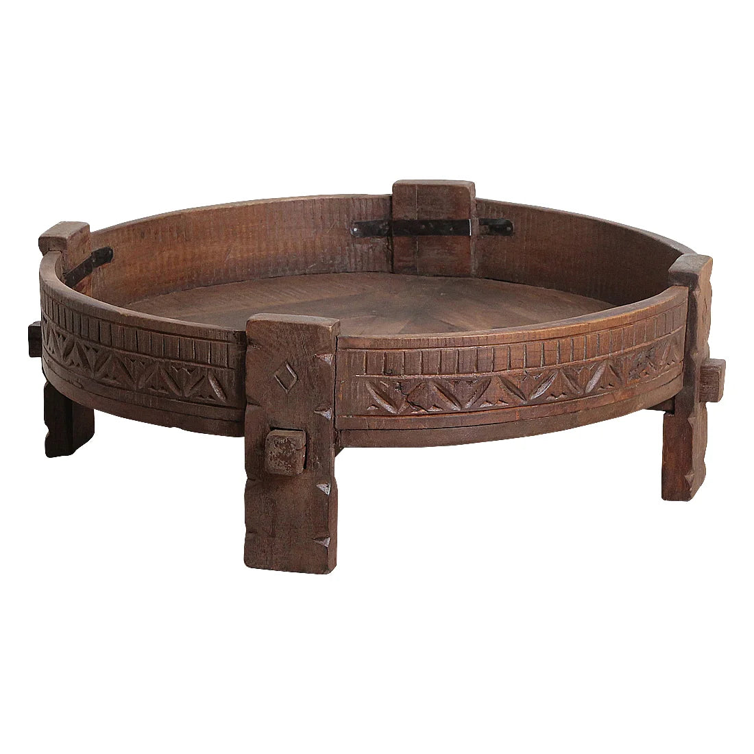 Plateau rond en bois recyclé brun sculpté, motifs géométriques, 73x73x25 cm