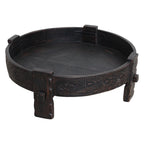 Table basse ronde en bois sculpté noir patiné, Ø73 cm