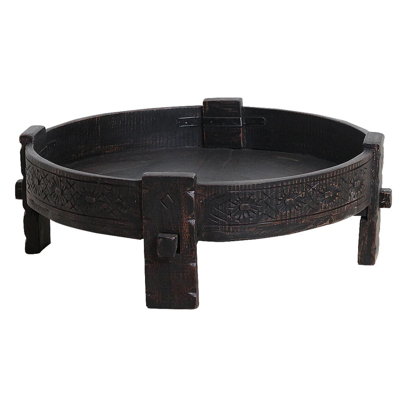 Table basse ronde en bois sculpté noir patiné – Ø73 cm