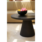 Table basse ronde en bois de suar noir avec base rainurée – Ø70 cm