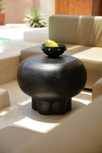 Table basse ronde en bois de suar noir forme champignon – Ø60 cm