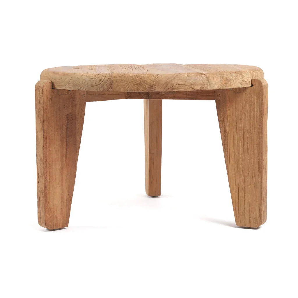 Tabouret rond en bois avec trois jambes pour La table basse Wabi Sabi