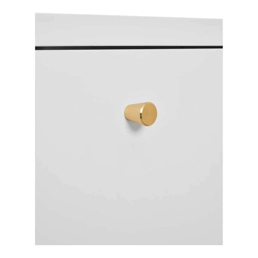 Tirette cylindrique dorée polie sur table de chevet blanche 40x40 cm