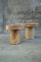 Table d’appoint en bois de suar naturel 60x60 cm