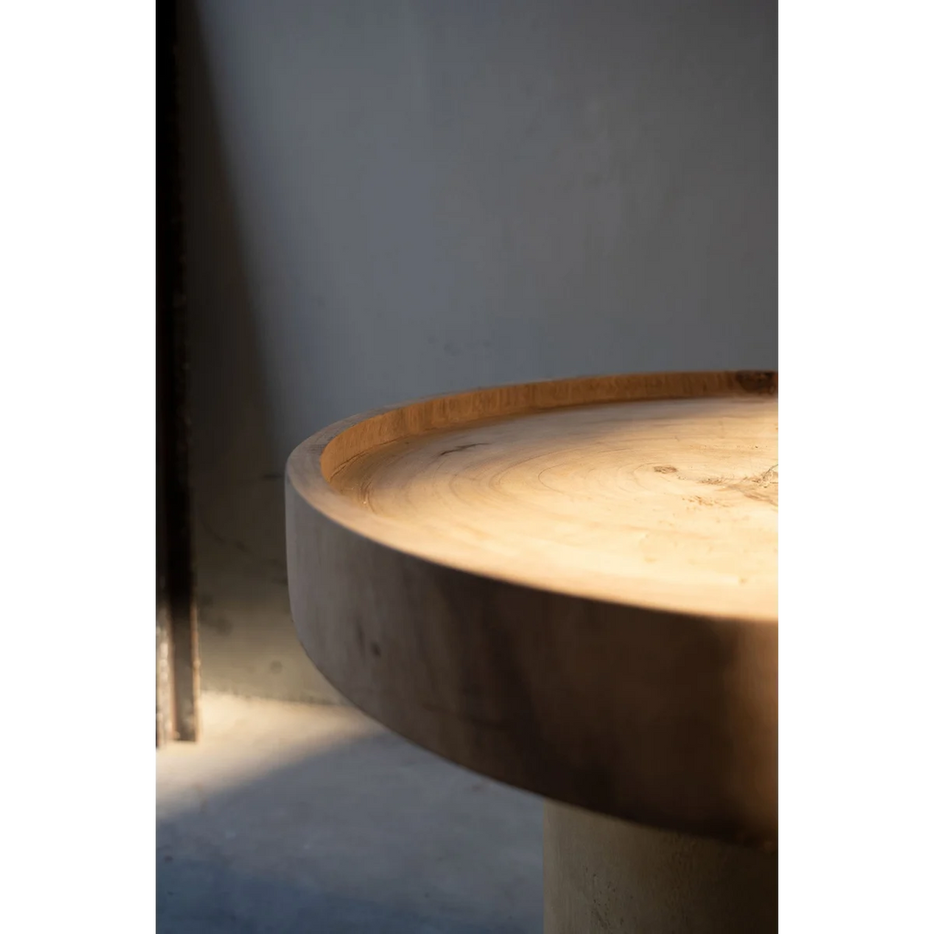 Table d’appoint en bois de Suar naturel 60x60 cm avec plateau rond et rebord surélevé