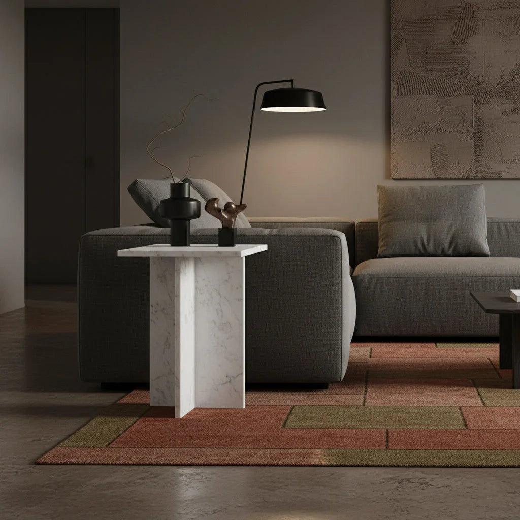 Table d’appoint carrée en marbre blanc veiné, design minimaliste sculptural 35 cm