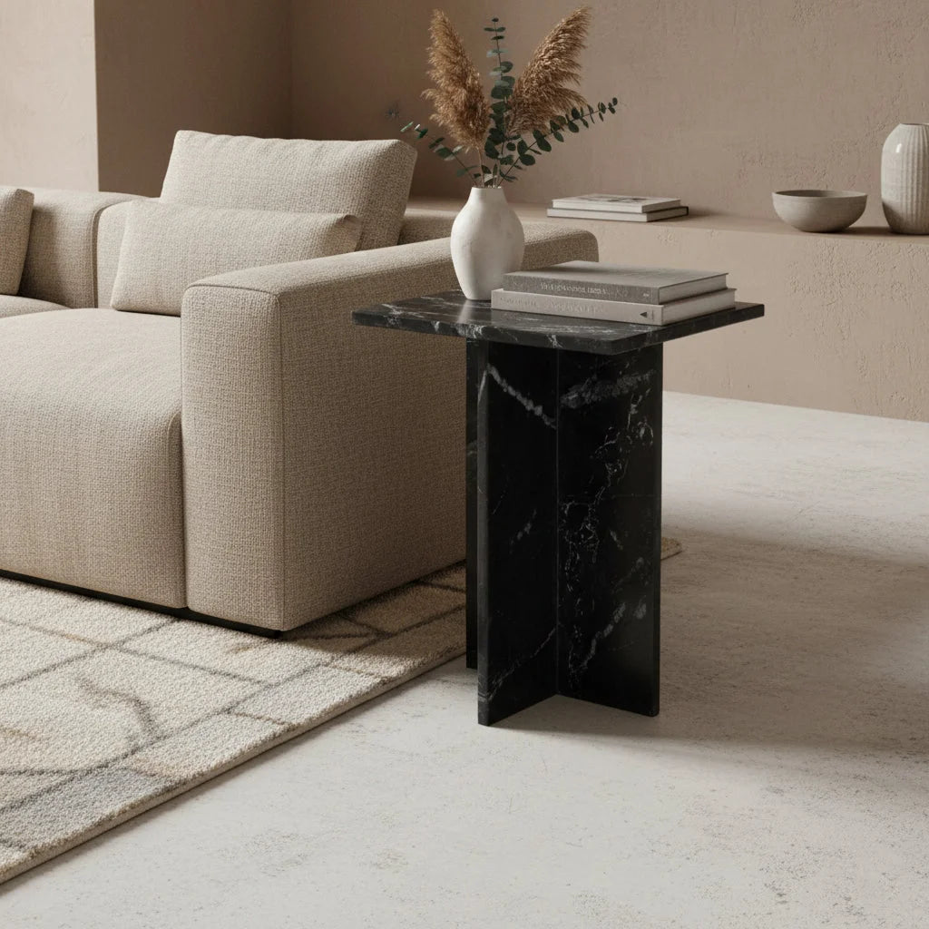 Table d’appoint carrée en marbre noir veiné avec piètement croisé sculptural