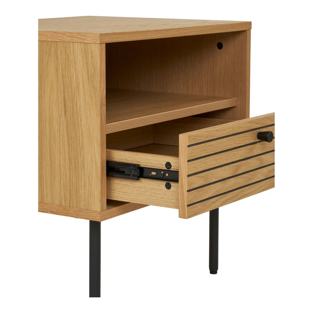 Table d’appoint en chêne clair avec tiroir à lattes noires et pieds métal noir