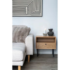 Table d’appoint en chêne clair avec tiroir ajouré et pieds métal noir