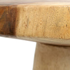 Table d’appoint conique en bois de Munggur naturel avec grain et imperfections visibles