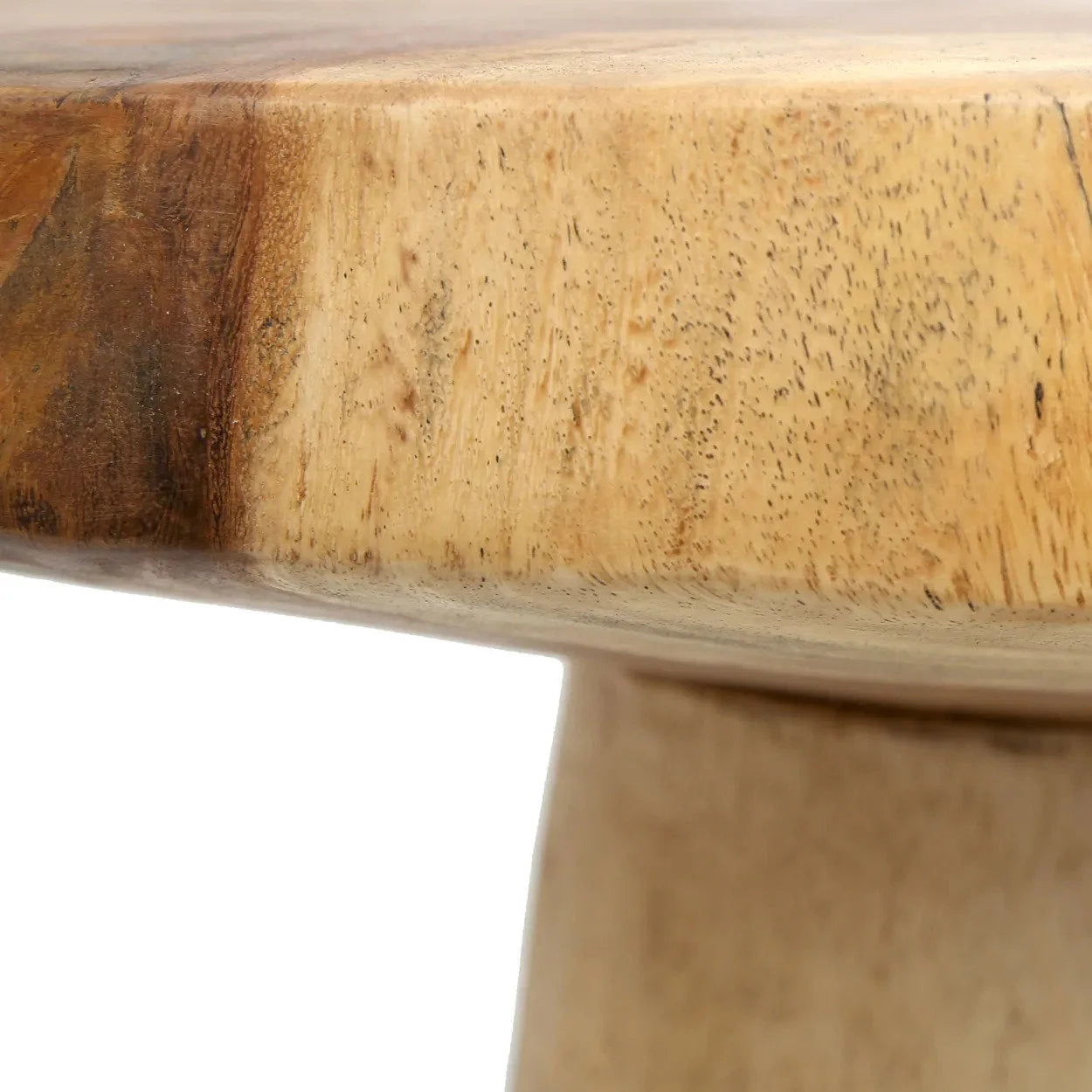 Table d’appoint conique en bois de Munggur naturel avec grain et imperfections visibles