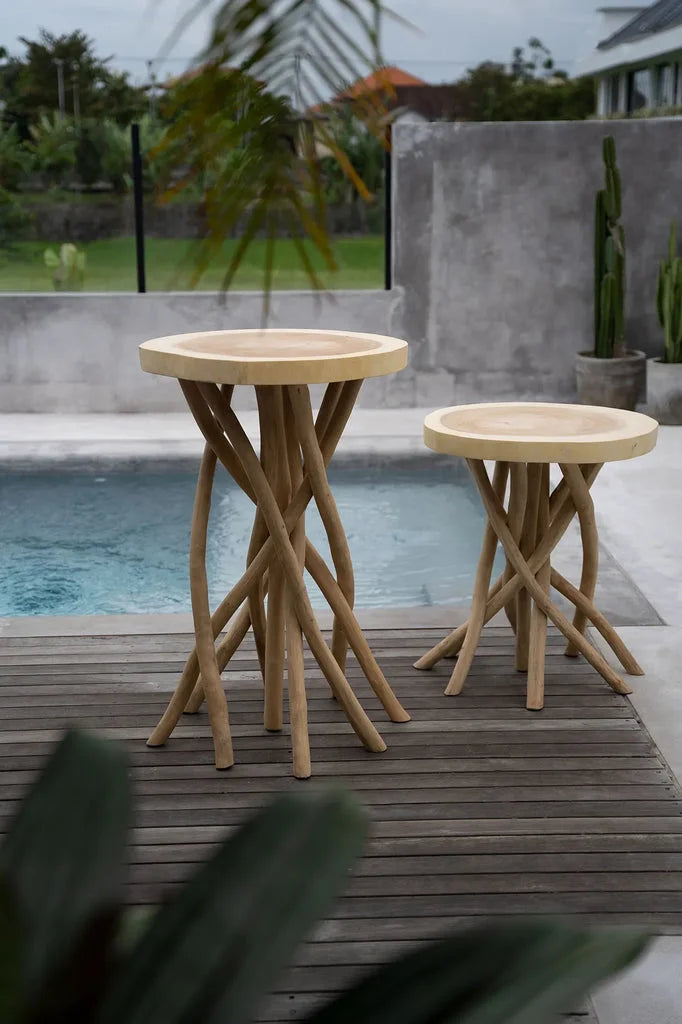 Deux tables en bois de brindilles de la gamme La table dappoint Gili