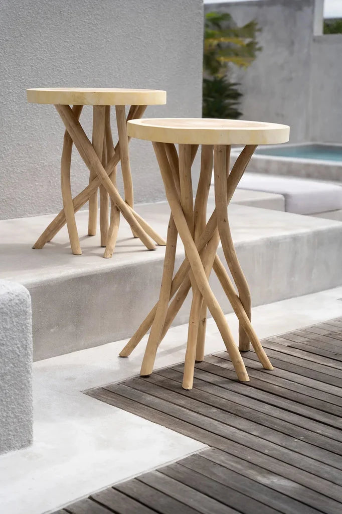 Deux tables d’appoint en bois du produit La table d appoint Gili