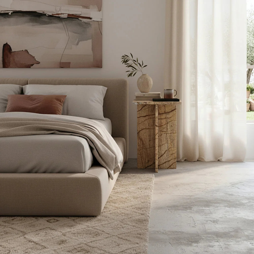 Table d’appoint en marbre beige et brun, piètement croisé, 35x35 cm