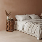 Table d’appoint marbre noir pied bois ajouré géométrique Ø40 cm