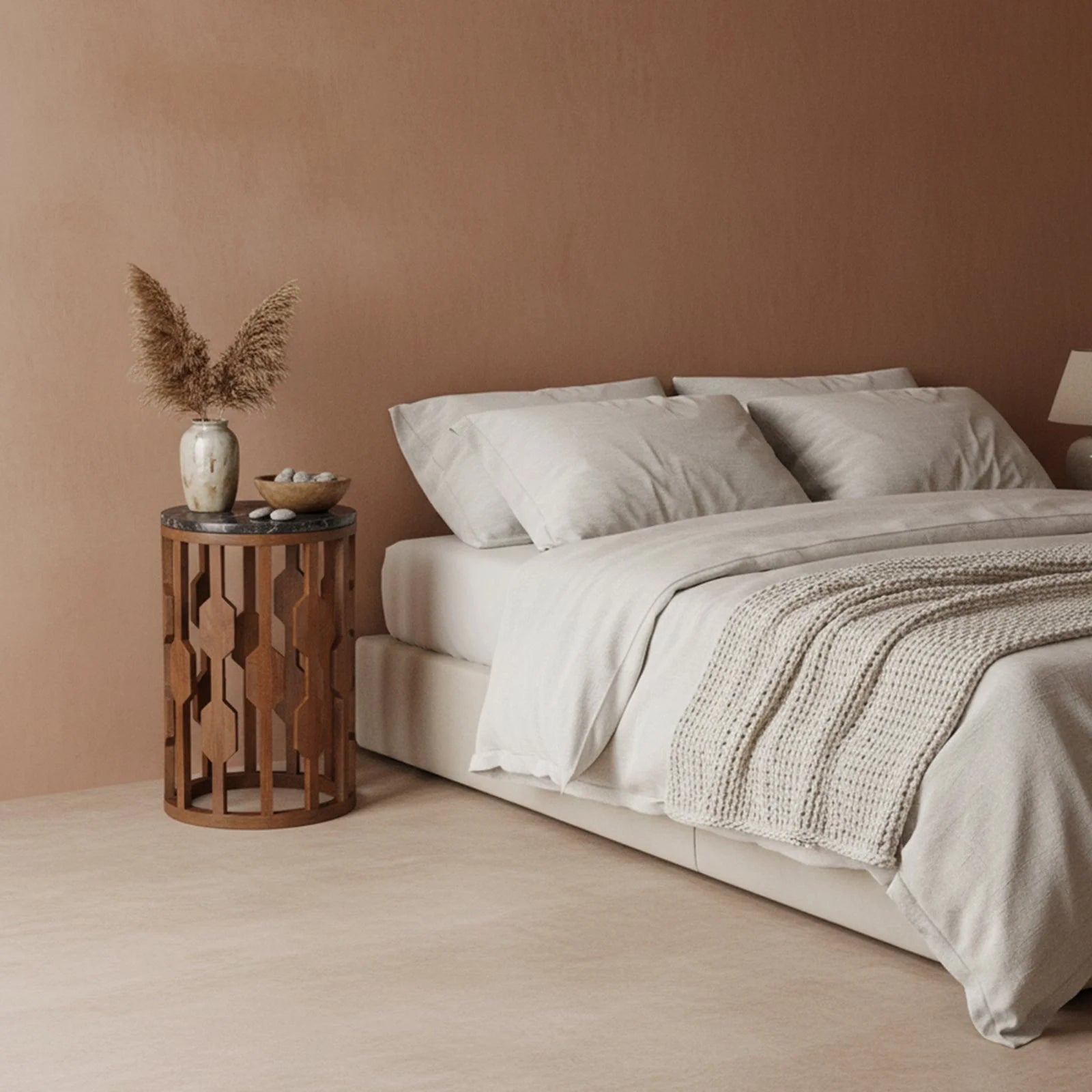 Table d’appoint marbre noir pied bois ajouré géométrique Ø40 cm