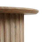 Table d’appoint ronde en bois de manguier clair sculpté, Ø55 cm