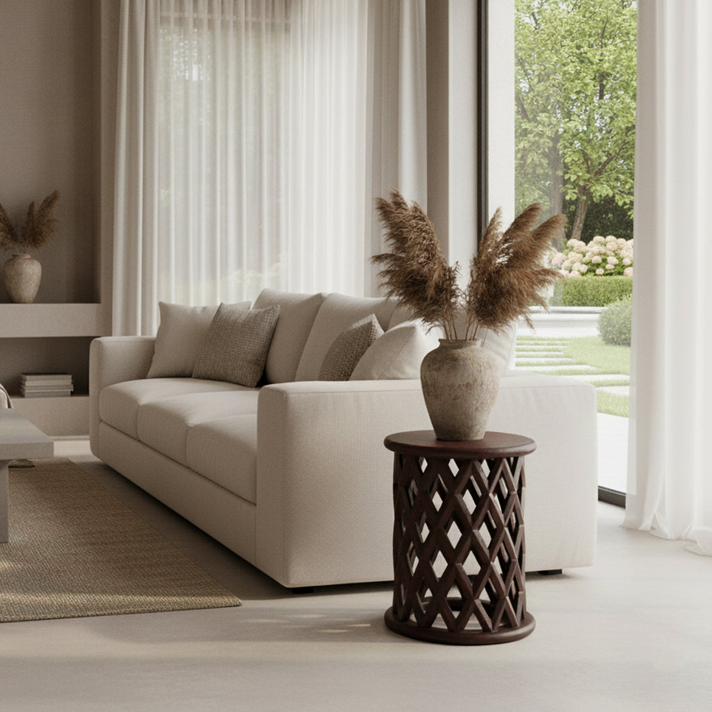 Table d’appoint ronde en bois de manguier motif losanges ajourés – Ø35 cm