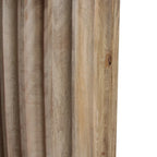 Colonne en bois de manguier naturel flûté, grain visible, imperfections subtiles