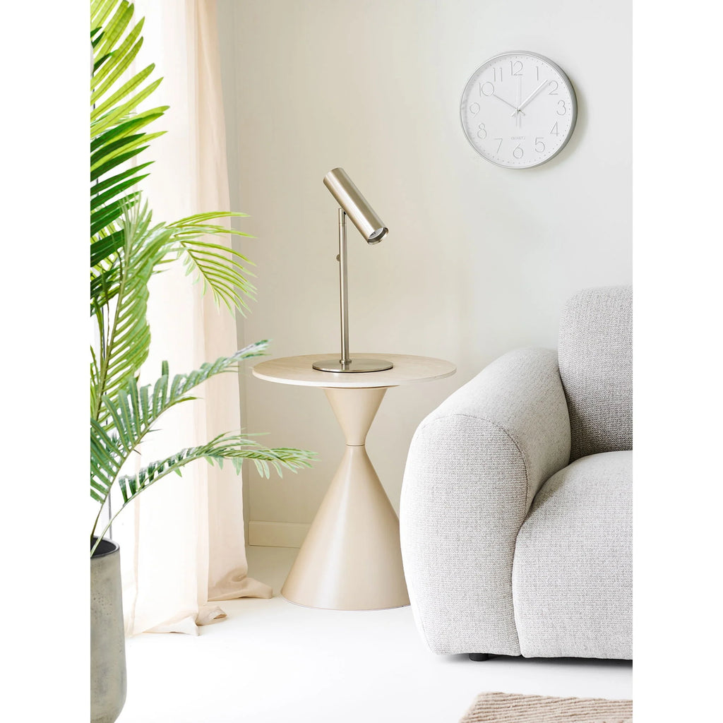 Lampe de bureau métallique élégante avec bras réglable, design moderne