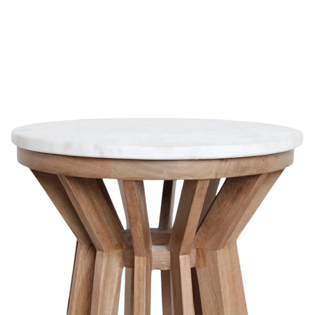Table d’appoint ronde en marbre blanc et bois clair ajouré Ø40 cm