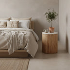 Table d’appoint ronde en marbre blanc et bois clair cannelé, Ø40 cm