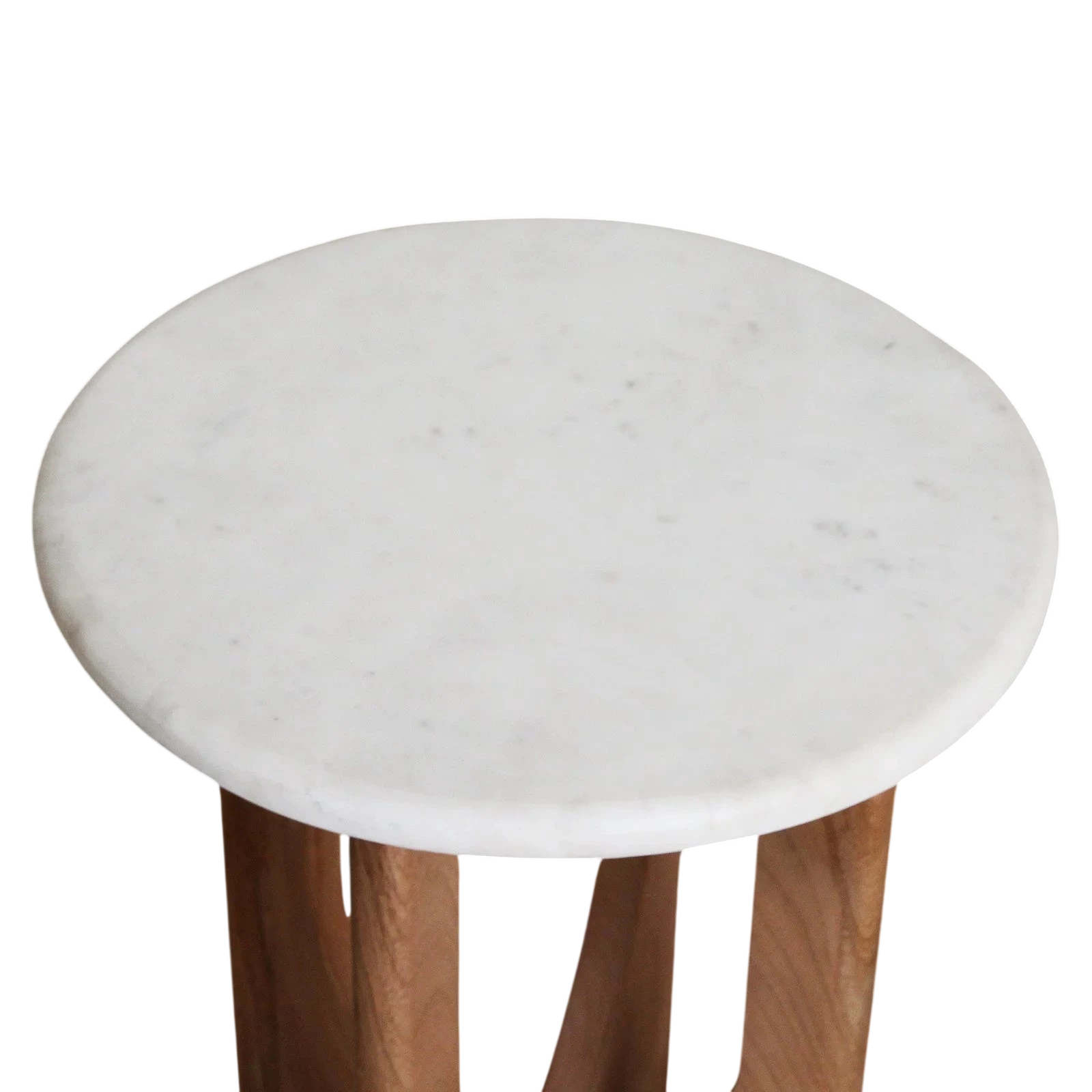 Table d’appoint ronde en marbre blanc veiné et bois clair sculpté, H50 cm