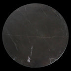 Table d’appoint ronde en marbre noir veiné blanc et bois manguier clair, Ø50 cm